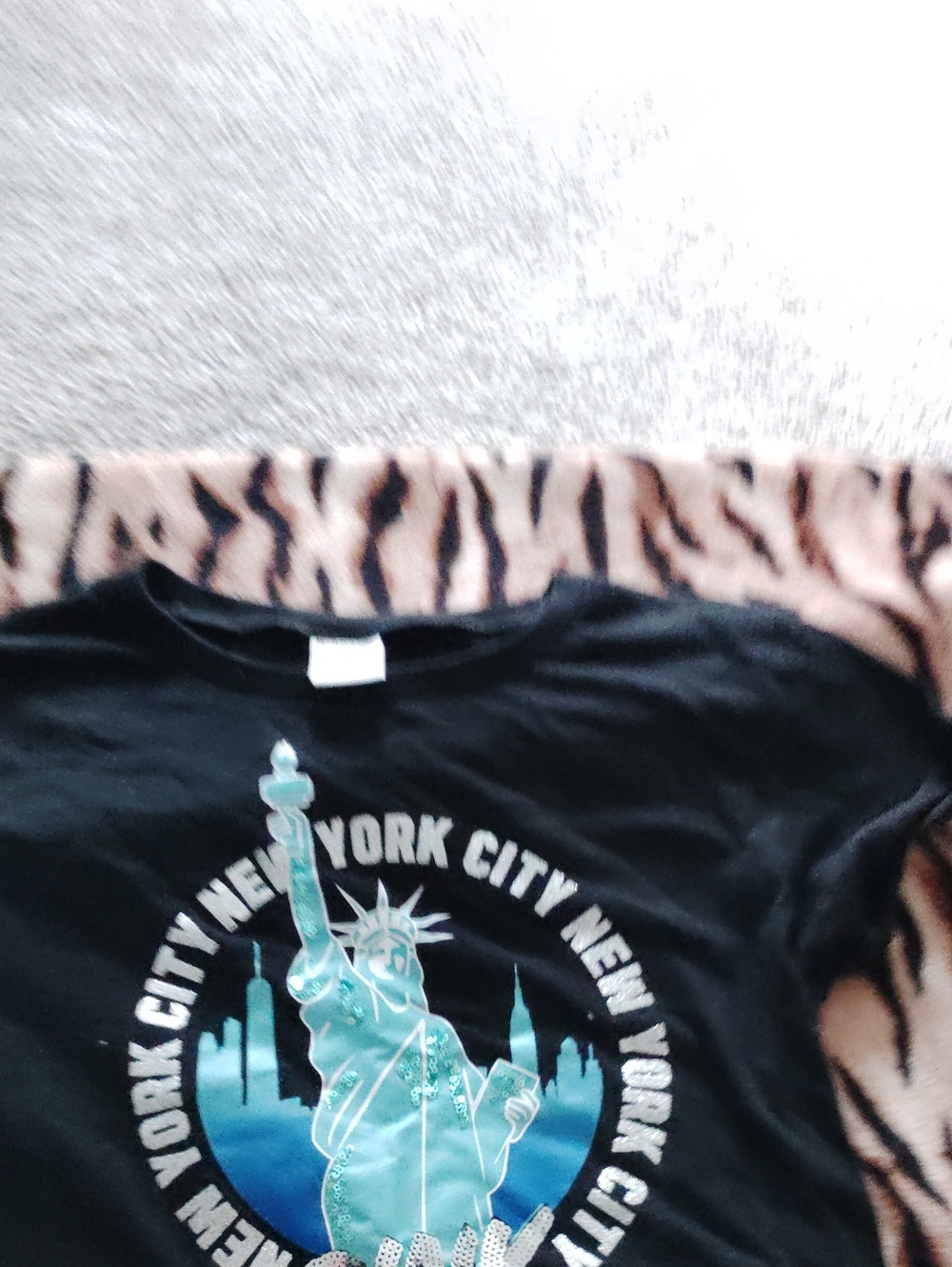 ⭐⭐PINK Victoria's Secret Black Short Sleeve Statue of Liberty Graphic Tee